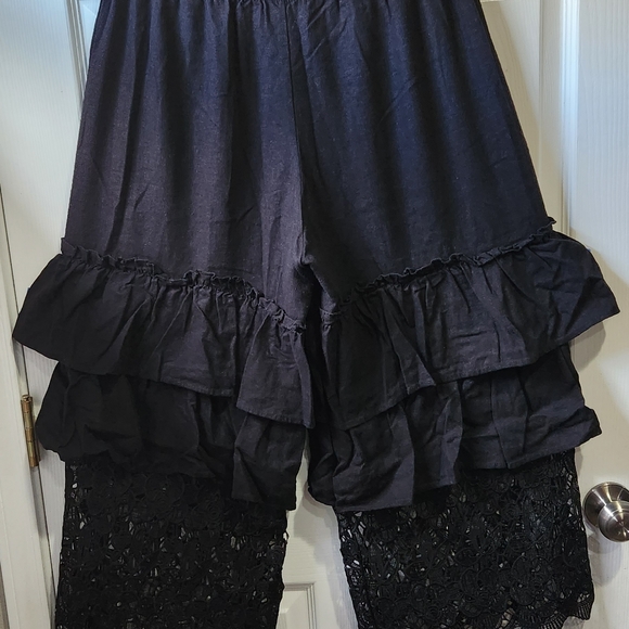 L & B women's black tiered ruffled crochet wide leg cropped pants women's size M - Picture 7 of 9